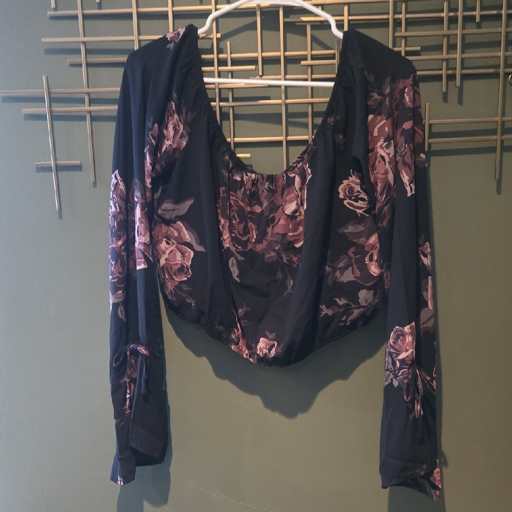 Tobi Black and Pink Floral Blouse. Crop Top. Size Large.